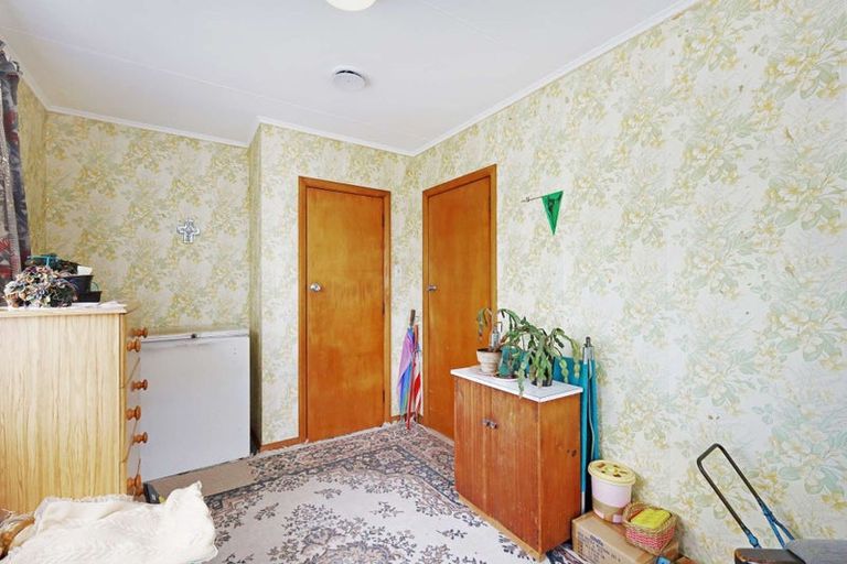 Photo of property in 42 Banks Street, Marfell, New Plymouth, 4310