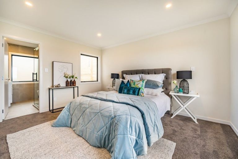 Photo of property in 14 Poto Road, Normandale, Lower Hutt, 5010