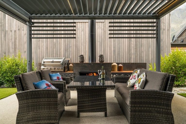 Photo of property in 35 Double Cone Road, Jacks Point, Queenstown, 9371