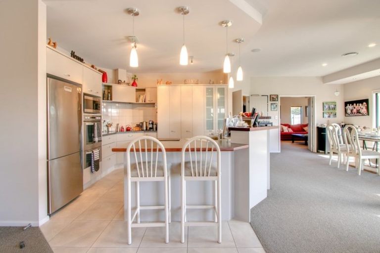 Photo of property in 21 Merlot Drive, Greenmeadows, Napier, 4112