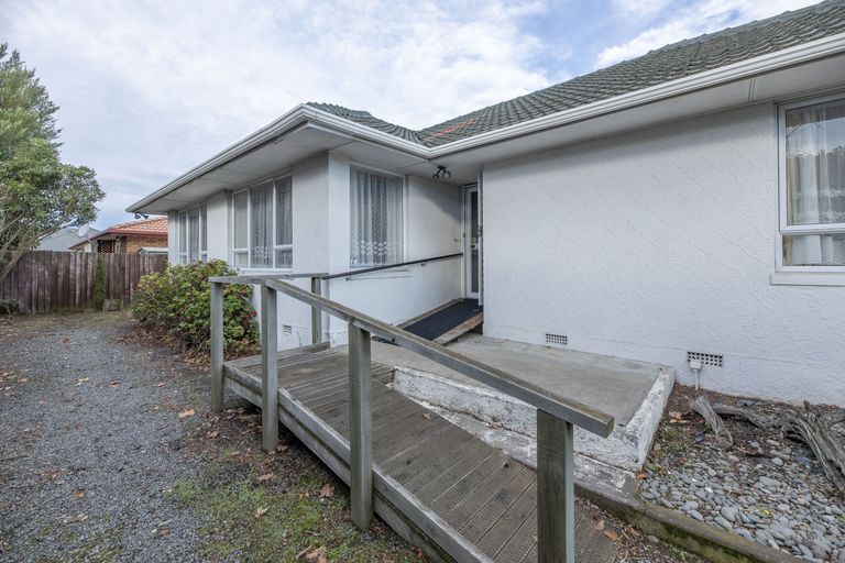 Photo of property in 406 Main North Road, Redwood, Christchurch, 8051