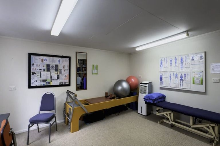 Photo of property in 251 Shakespeare Street, Leamington, Cambridge, 3432