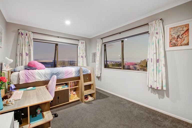 Photo of property in 14 Kingfisher Road, Silverdale, 0932