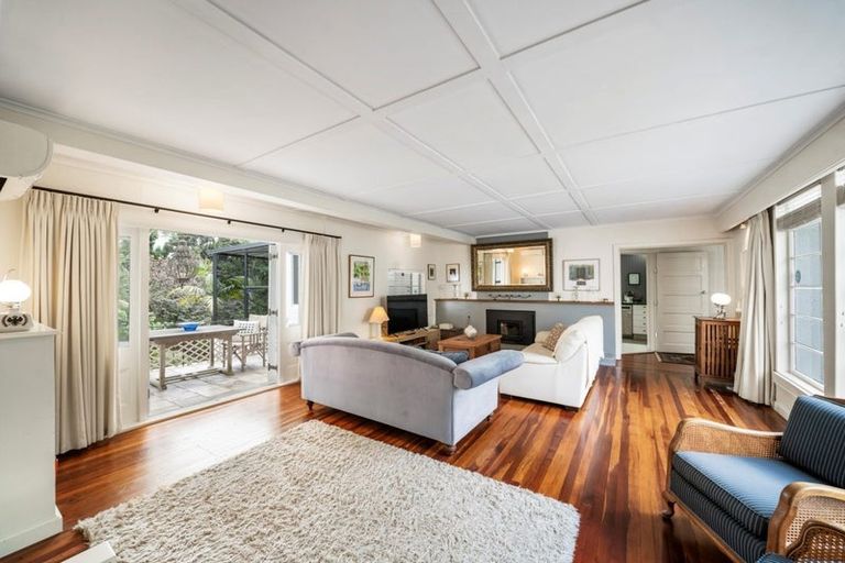 Photo of property in 21 Kopiko Road, Titirangi, Auckland, 0604