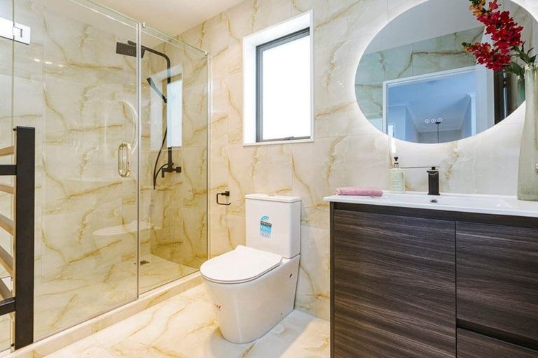 Photo of property in 4/100 Seymour Road, Sunnyvale, Auckland, 0612