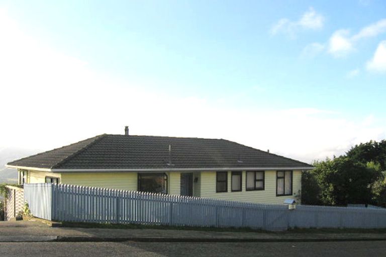 Photo of property in 17 Carluke Street, Paparangi, Wellington, 6037