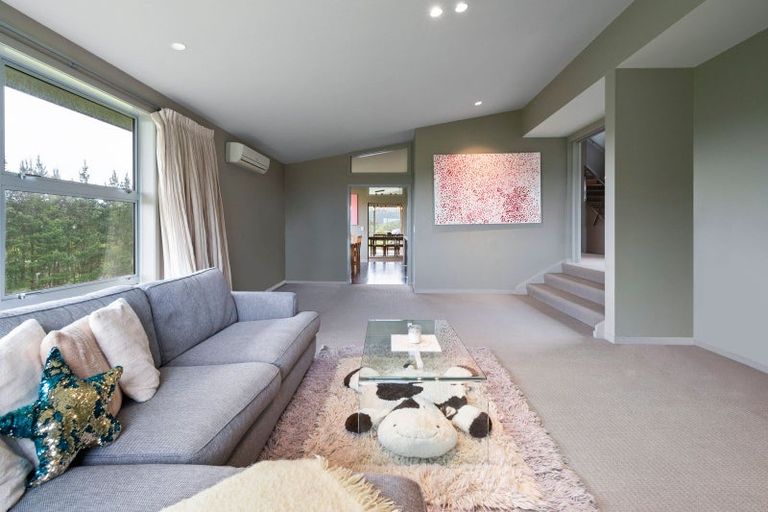 Photo of property in 33 Oram Drive, Turitea, Palmerston North, 4472