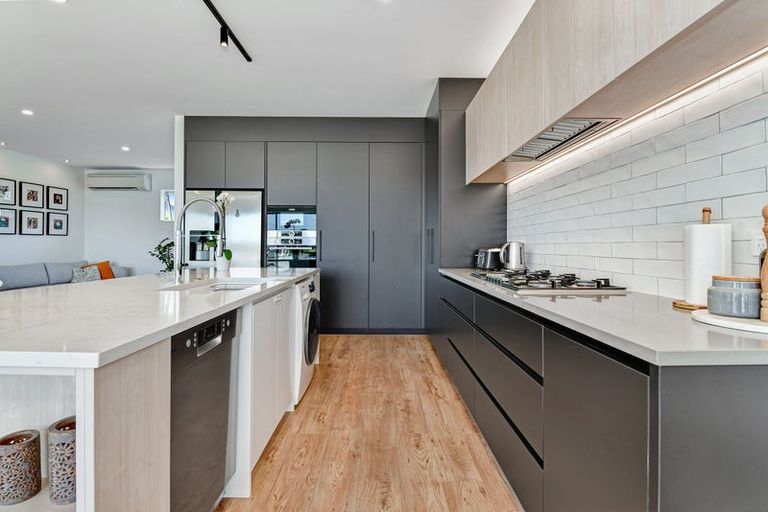 Photo of property in 17 Resolution Drive, Gulf Harbour, Whangaparaoa, 0930