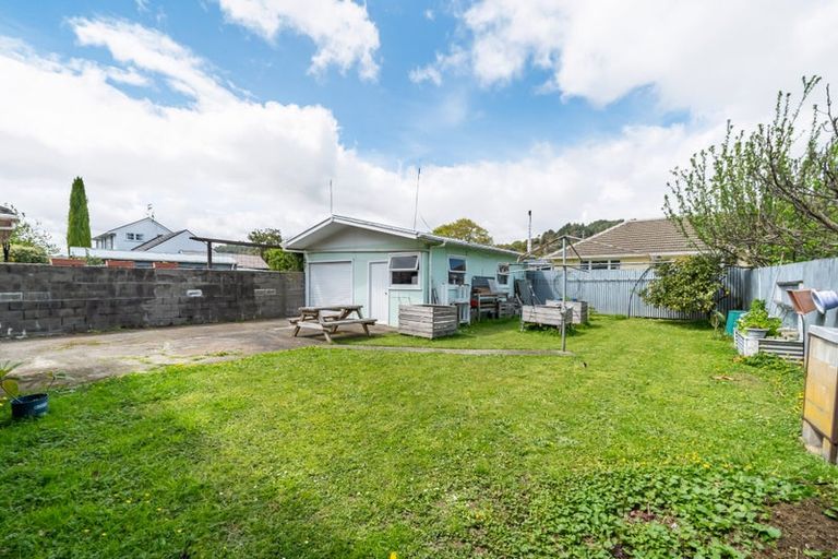Photo of property in 5 Seddon Street, Wallaceville, Upper Hutt, 5018