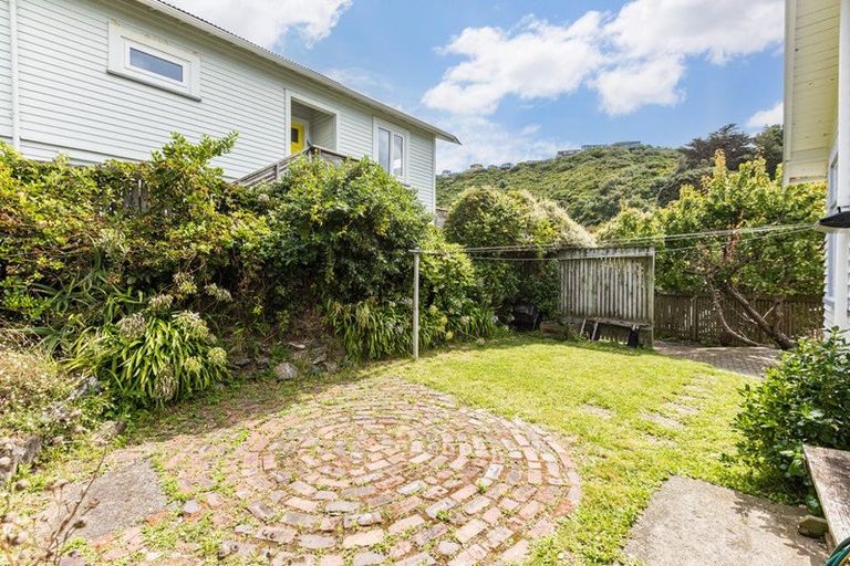 Photo of property in 2a Severn Street, Island Bay, Wellington, 6023