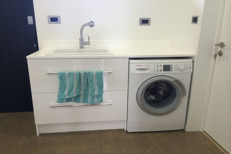 Photo of property in 34 House Avenue, Mangere Bridge, Auckland, 2022