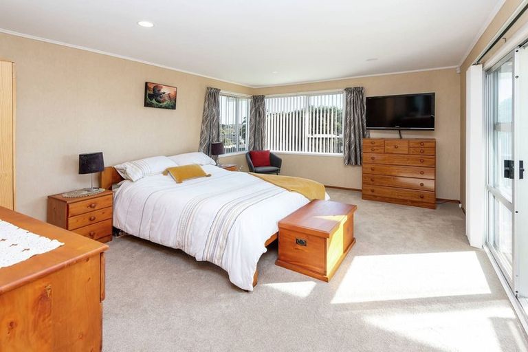 Photo of property in 69 Lewisham Street, Highland Park, Auckland, 2010