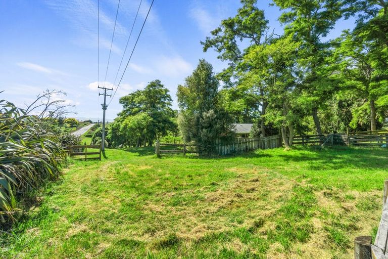 Photo of property in 1 Paratu Road, Richmond Downs, 3475