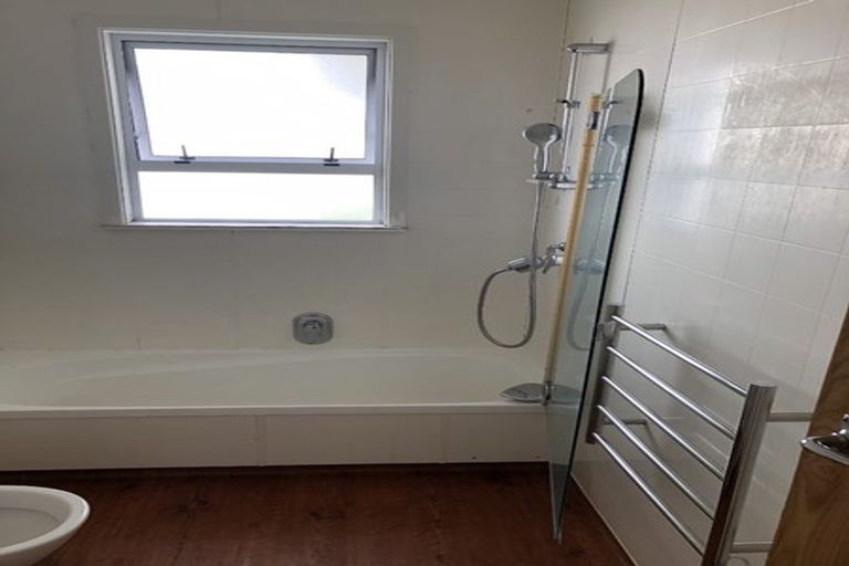 Photo of property in 12 Riversdale Drive, Merrilands, New Plymouth, 4312