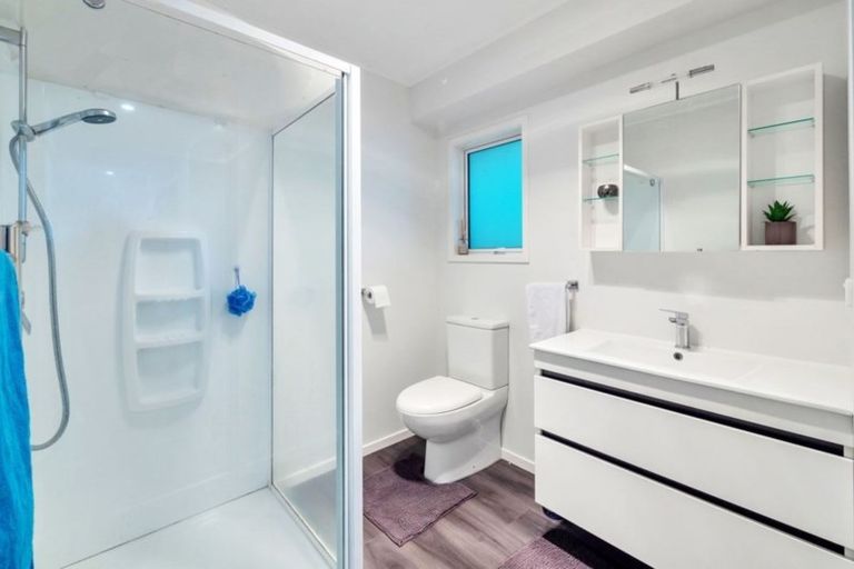 Photo of property in 2/30 Carlisle Road, Browns Bay, Auckland, 0630