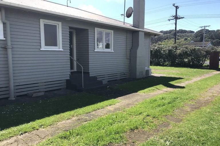 Photo of property in 39 Paritutu Road, Spotswood, New Plymouth, 4310