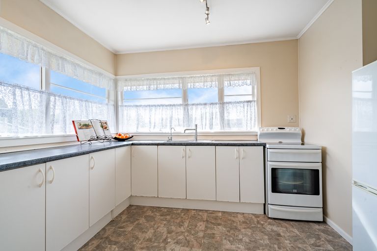 Photo of property in 330 Glengarry Road, Glen Eden, Auckland, 0602