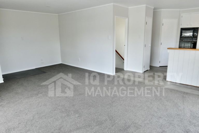 Photo of property in 2/77 Prince Regent Drive, Half Moon Bay, Auckland, 2012