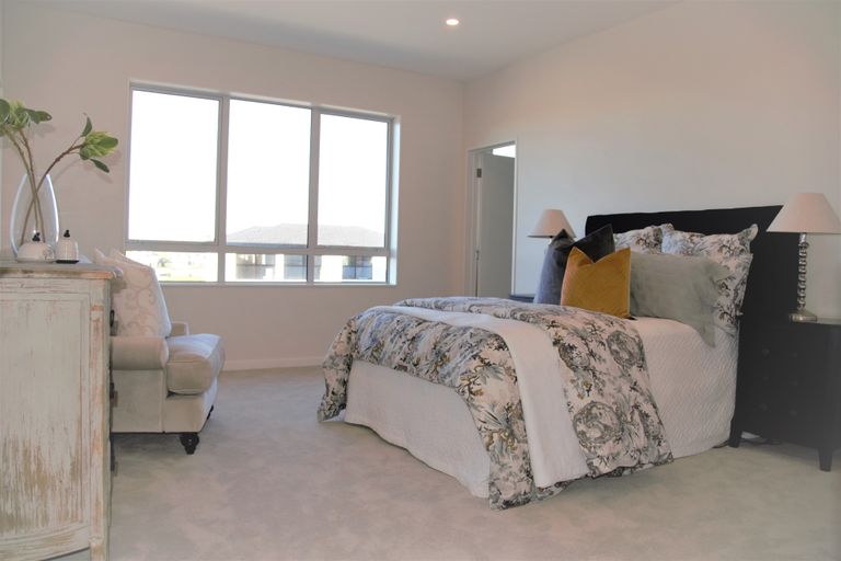 Photo of property in 98 Godfrey Drive, Orewa, 0931