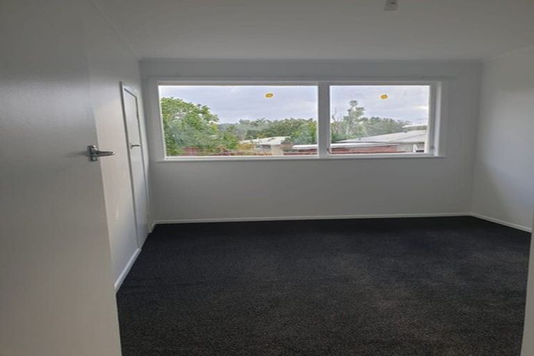 Photo of property in 5 Lendic Avenue, Henderson, Auckland, 0612