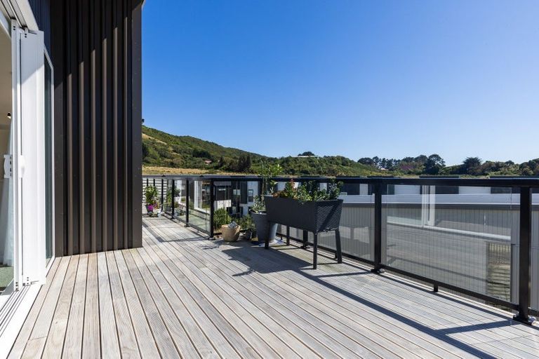 Photo of property in 30 Hokioi Drive, Kenepuru, Porirua, 5022