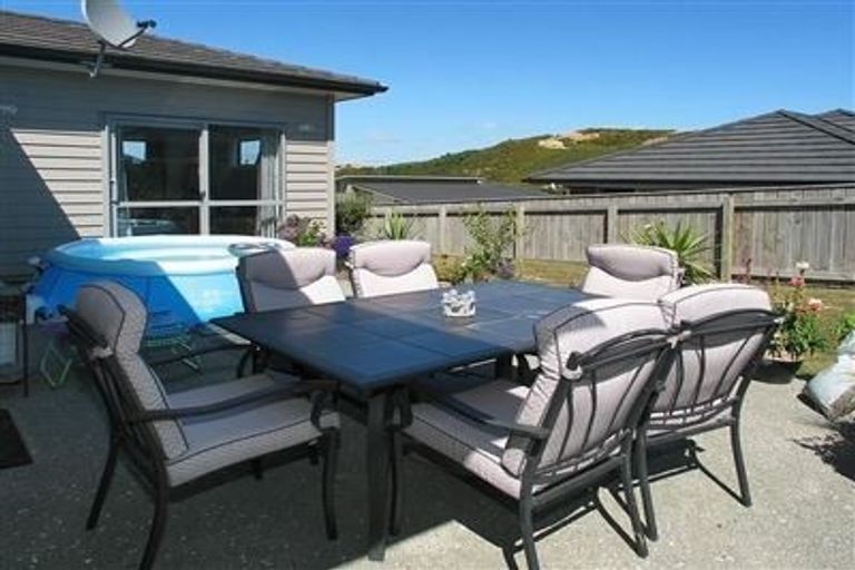 Photo of property in 4 Kaimai Place, Aotea, Porirua, 5024
