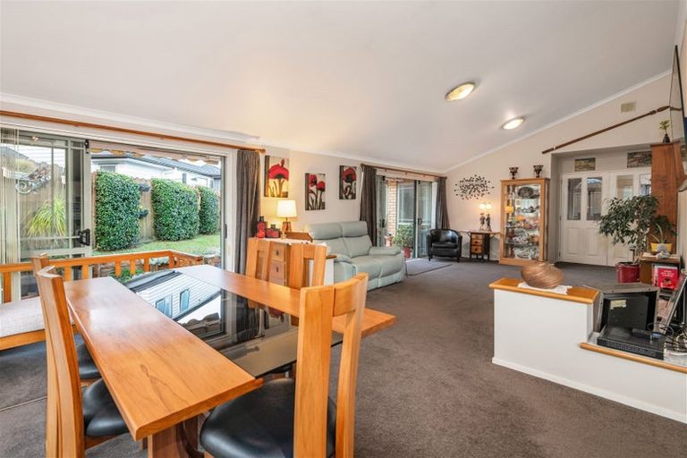 Photo of property in 120 Buscomb Avenue, Henderson, Auckland, 0610