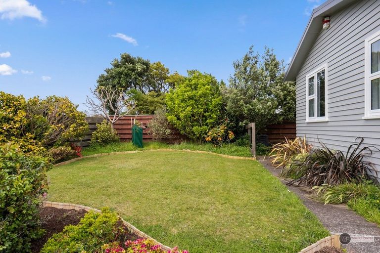 Photo of property in 8 Peach Tree Grove, Maungaraki, Lower Hutt, 5010