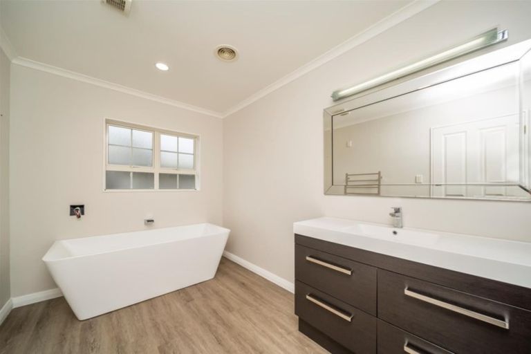 Photo of property in 7 Edna Wills Place, Hawera, 4610