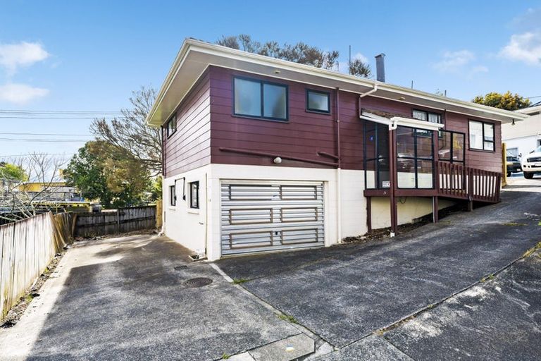 Photo of property in 2/19a Ribblesdale Road, Henderson, Auckland, 0612