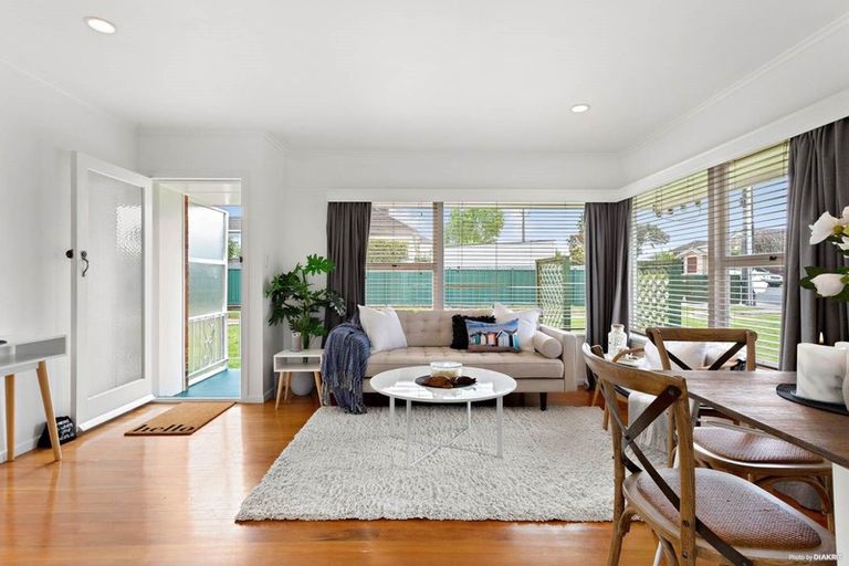 Photo of property in 1/13 Creamer Avenue, Belmont, Auckland, 0622