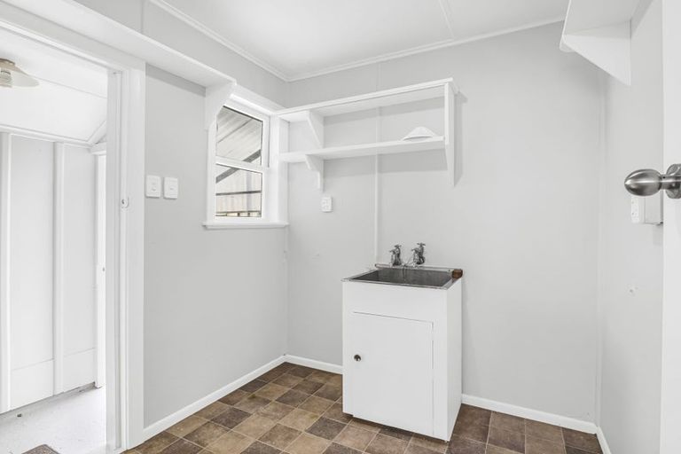 Photo of property in 17 Ngarimu Street, Roslyn, Palmerston North, 4414