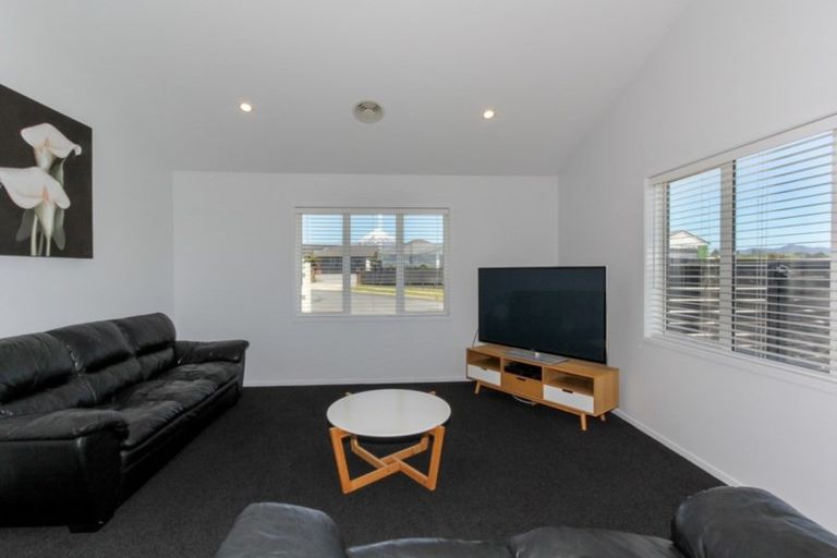 Photo of property in 53 Fernbrook Drive, Hurworth, New Plymouth, 4310