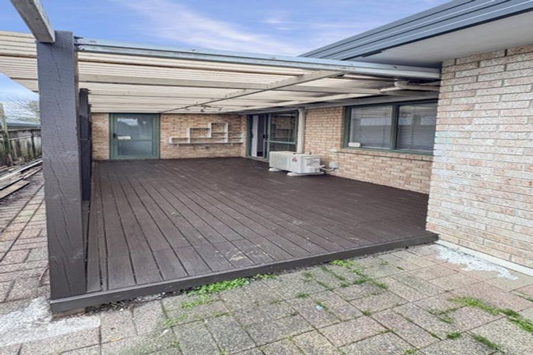 Photo of property in 4/520 Don Buck Road, Westgate, Auckland, 0614