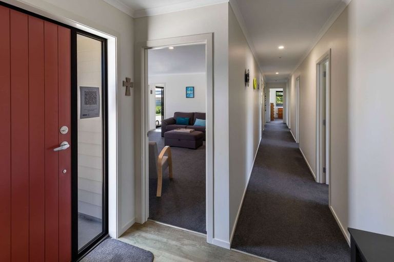 Photo of property in 28 Poynter Place, Tawhero, Whanganui, 4501