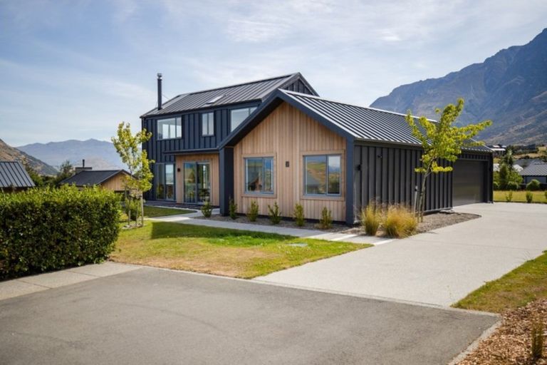 Photo of property in 6 Polperro Court, Jacks Point, Queenstown, 9371