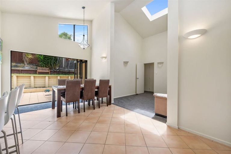 Photo of property in 11 Fairchild Avenue, Goodwood Heights, Auckland, 2105