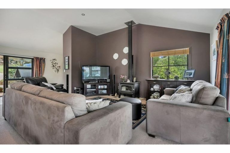 Photo of property in 11 Pineview Lane, Helensville, 0875