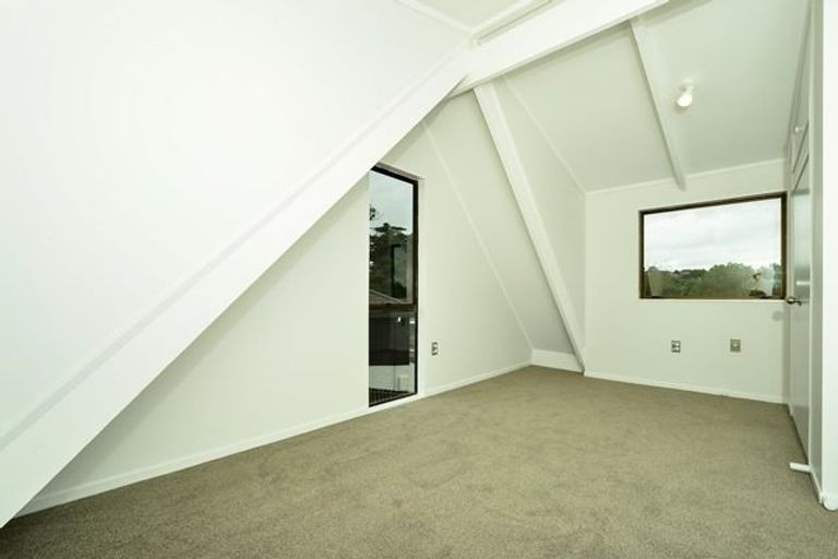 Photo of property in 12 Midgley Road, West Harbour, Auckland, 0618