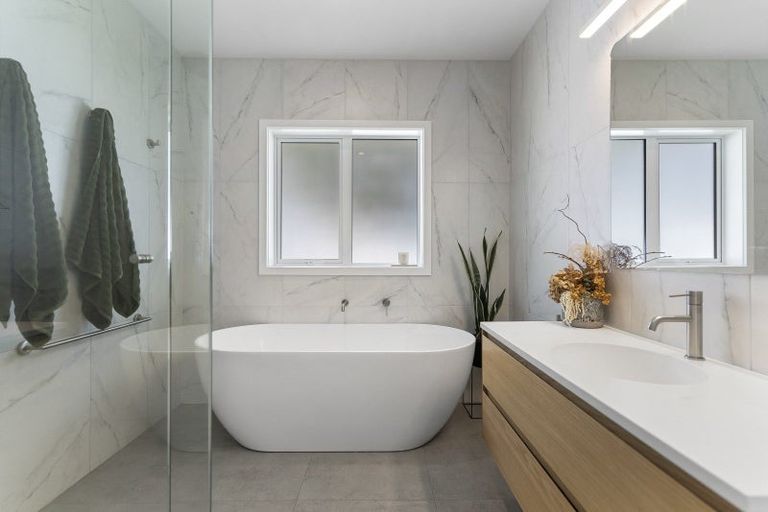 Photo of property in 87 Sylvan Avenue, Northcote, Auckland, 0627