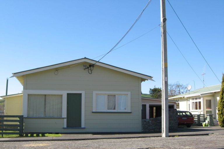 Photo of property in 26 Paraekaretu Street, Hunterville, 4730