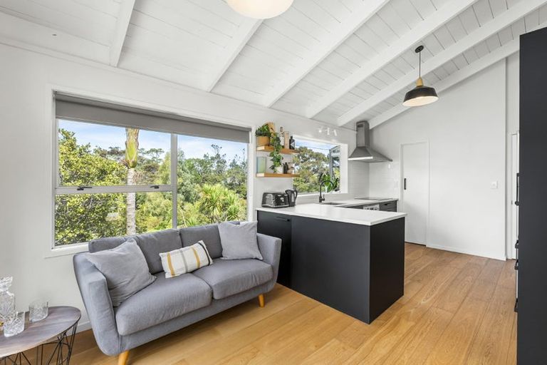 Photo of property in 2/31 Tui Glen Road, Birkenhead, Auckland, 0626