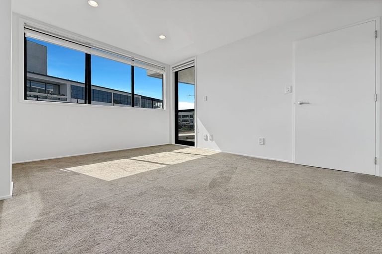 Photo of property in 2h/175 Hurstmere Road, Takapuna, Auckland, 0622