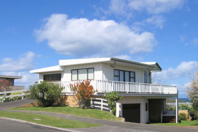 Photo of property in 19 Hinerau Grove, Waipahihi, Taupo, 3330
