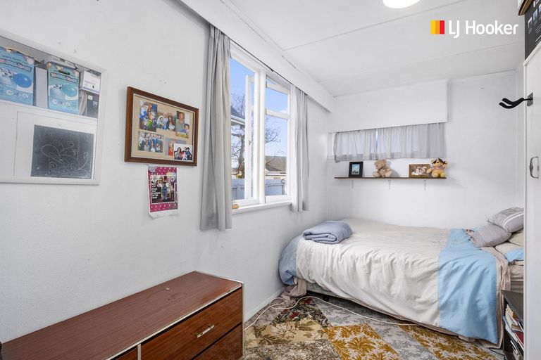 Photo of property in 74 Hargest Crescent, Saint Clair, Dunedin, 9012