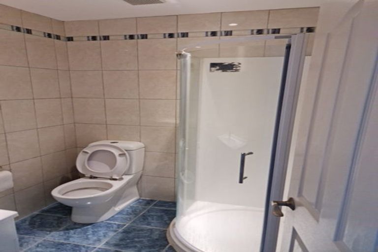 Photo of property in 140 Glanmire Road, Newlands, Wellington, 6037