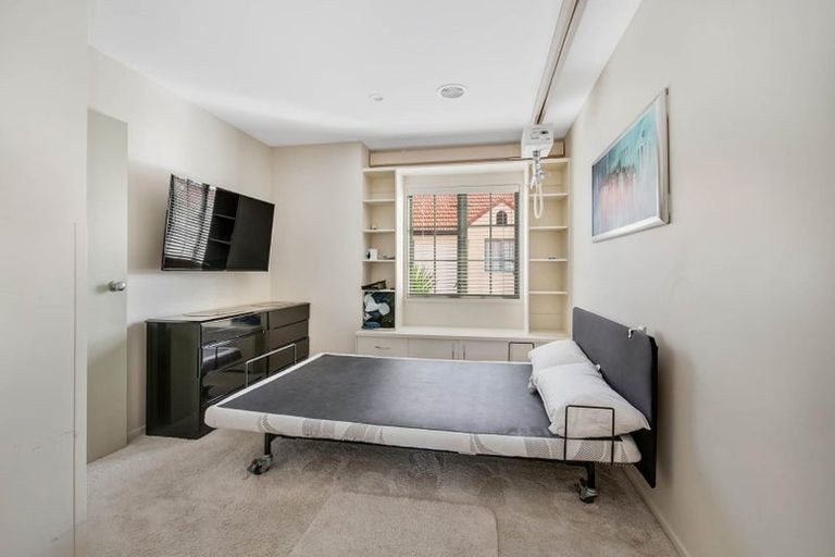 Photo of property in 24 Parkwood Crescent, Gulf Harbour, Whangaparaoa, 0930