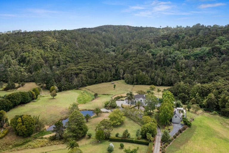 Photo of property in 45 Hardens Lane, Paremoremo, Auckland, 0632