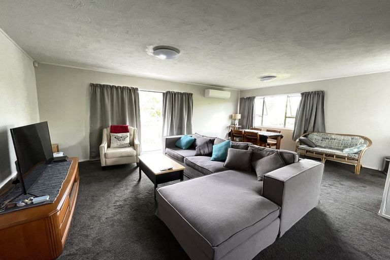 Photo of property in 1/70 Oaktree Avenue, Browns Bay, Auckland, 0630