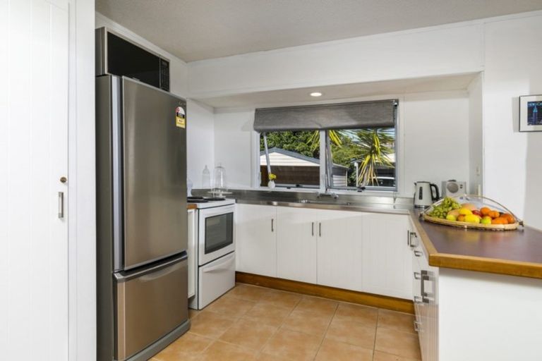 Photo of property in 30a William Bond Street, Stanley Point, Auckland, 0624